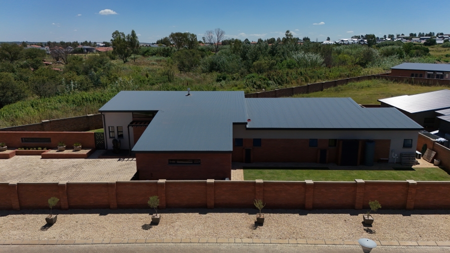 3 Bedroom Property for Sale in Van Der Hoff Park North West